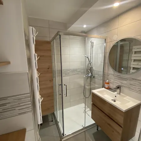 Très Joli T2 Terrasse, Parking Cap 300m Richelieu Appartement *